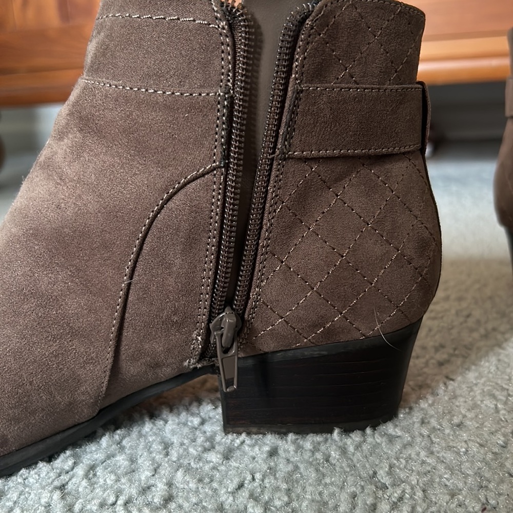 Boots - Picture 3 of 5